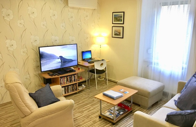 Stylish Apt. Blue -Great Location! AC+WIFI+Laundry machine &Dryer