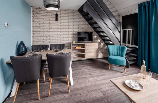 Stylish Apt by the Sea