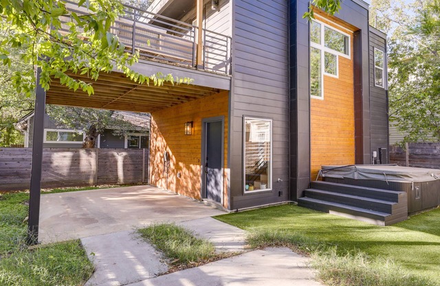 Stylish Austin Home w/Hot Tub: 3 Mi to Downtown!