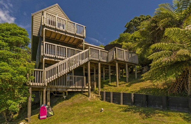 Stylish beach house comfort in commanding position