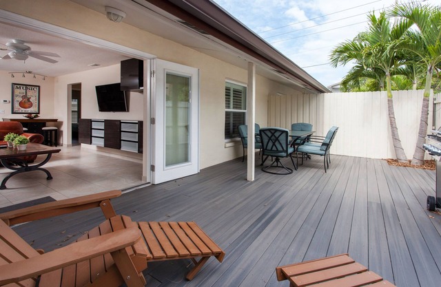 Stylish Beach Retreat Right Across Street From Beach & Gulf of Mexico in IRB!