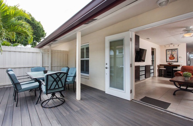 Stylish Beach Retreat Right Across Street from Beach & Gulf of Mexico in IRB!