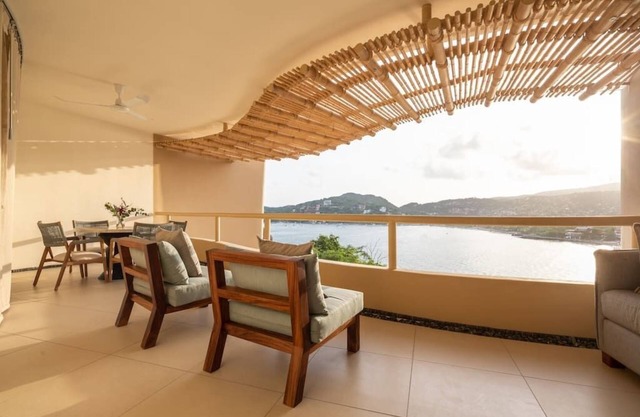 Stylish Beachfront Villa w/Rooftop Pool 201