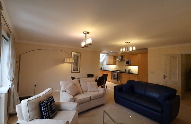 Stylish Bracknell Top Floor Apartment