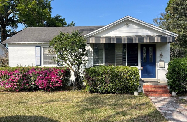 Stylish Brick Bungalow 2-Bedroom Home in Historic San Marco Neighborhood