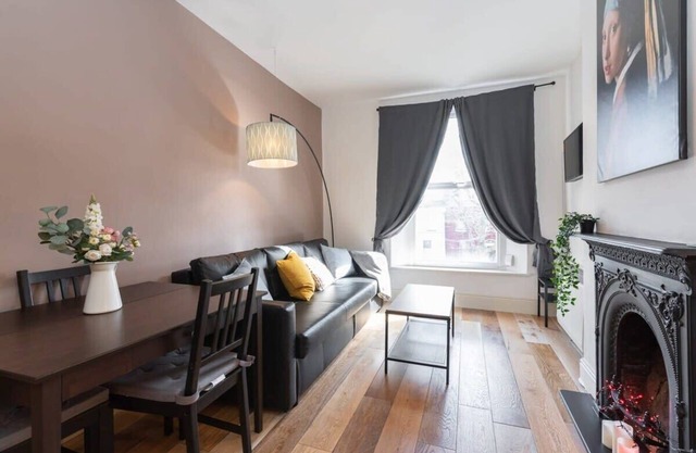 Stylish Bright Apartment Great Location Fast WI-FI TV