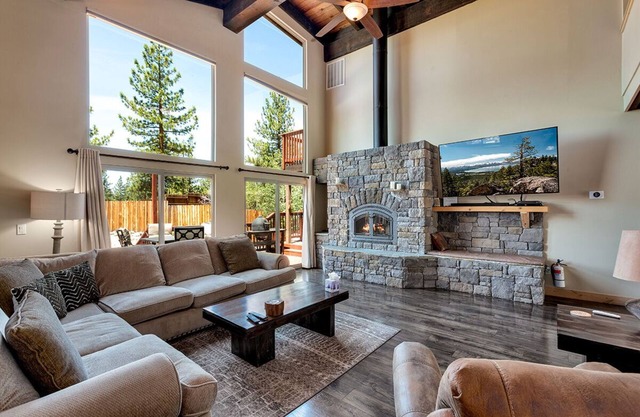 Stylish Cabin with Deck, Fireplace, Near Heavenly