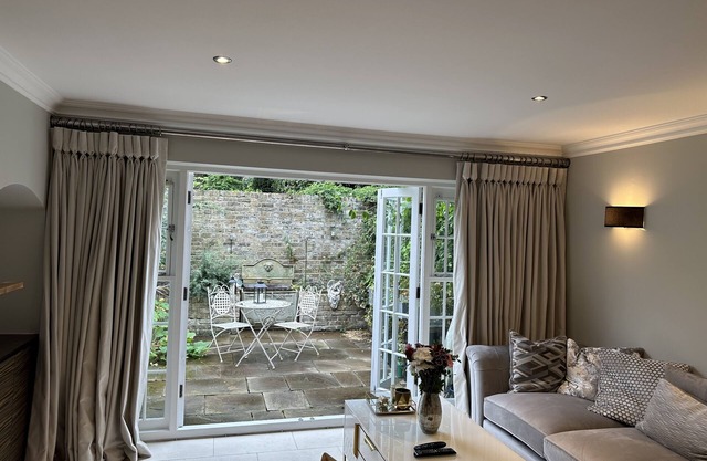 Stylish & Chic! A Georgian House with Netflix in Zone 1!