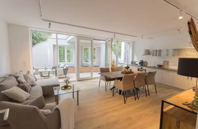 Stylish city apartment Glocke | 6 persons | center | sunny balcony
