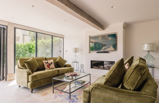 Stylish Converted Barn - The Barn at High Gables