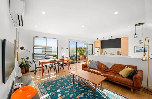 Stylish Comfort in Buzzing Thornbury