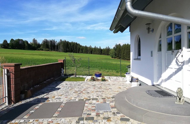 Stylish, comfortable non-smoking vacation apartment with far-reaching views of the countryside