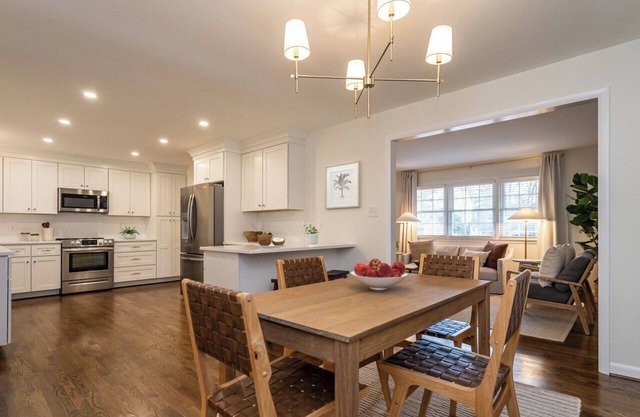 Stylish & Comfy North Hills Getaway!