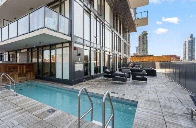 Stylish Condo w/Exclusive Rooftop Pool!