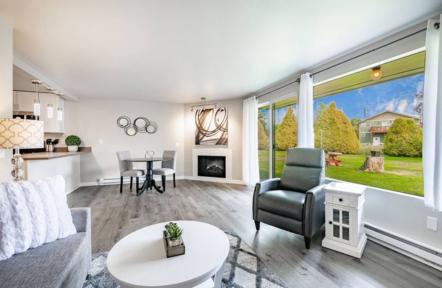 Stylish Condo with Beautiful Hot Tub - 103