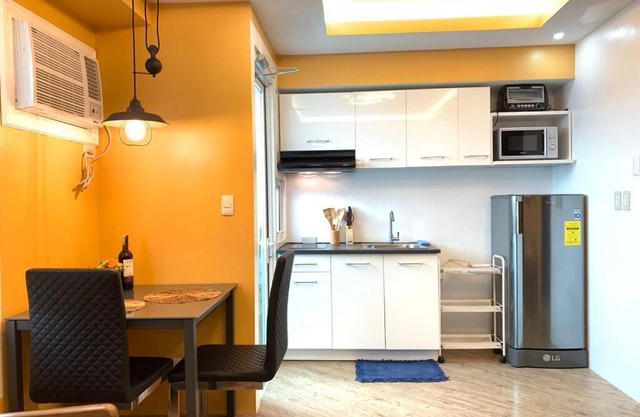 Stylish Condo with Netflix and FREE Pool Access