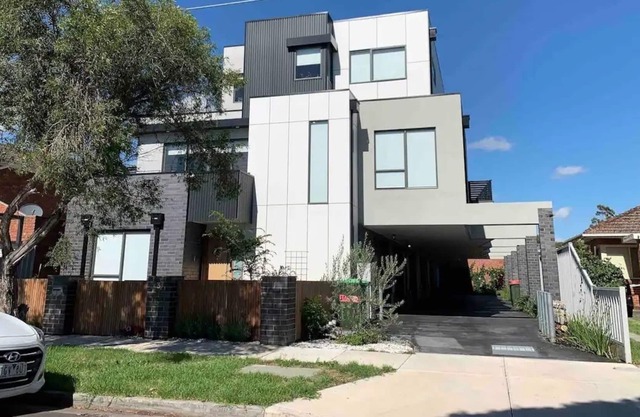 Stylish, convenience and modern townhouse 3BR