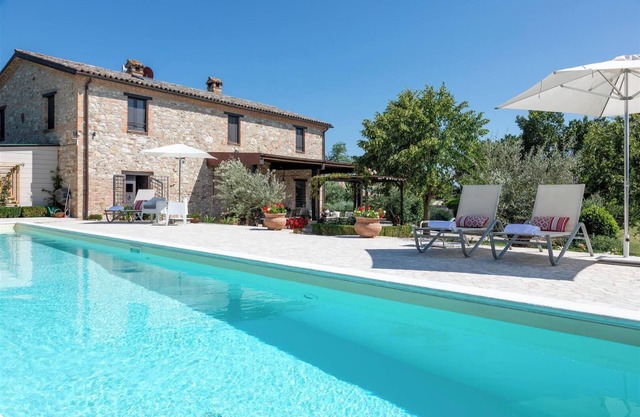 Stylish country house, heatable jet stream pool, A/C, Gym