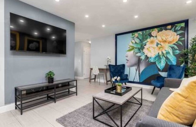 Stylish, Deco Stay Steps from Hollywood Beach