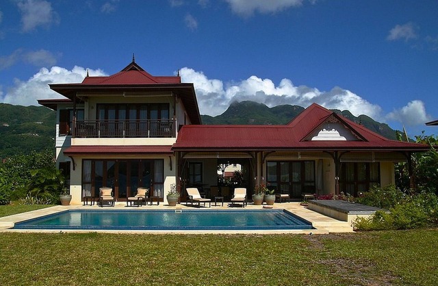 Stylish decorated 03 bedrooms villa with pool and views on the Ocean