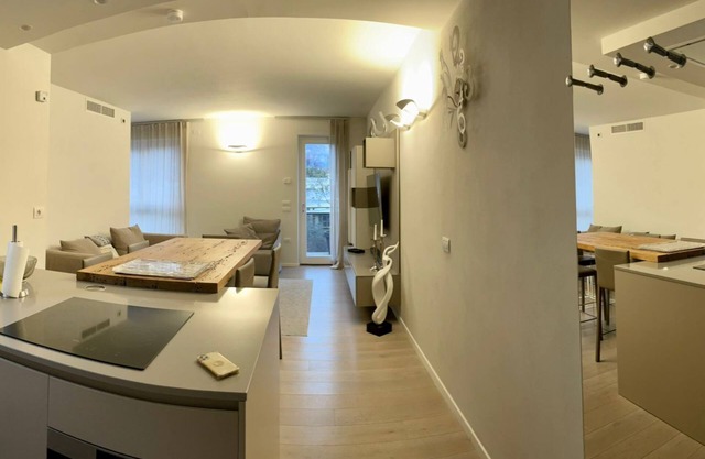 Stylish Downtown Apart close to the beach