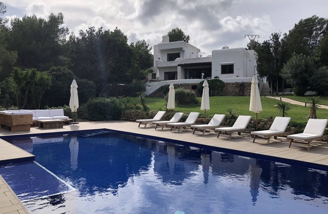 Stylish Villa with Large Private Pool & Tennis Court. 5 mins to Santa Eulalia