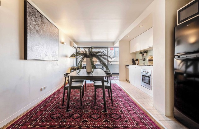Stylish Escape Near Swinburne & Hawthorn Hotspots