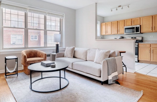 Stylish Evanston 2BR w/ Courtyard, nr Northwestern Beach, by Blueground