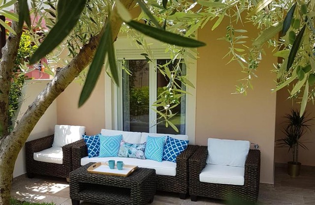 Stylish family villa 100m from the beach and town center