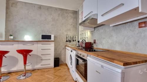 Stylish Flat in Top Area ! New with Great Access
