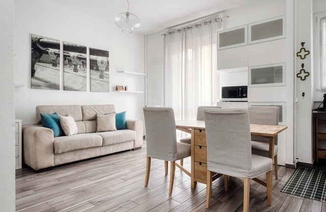 Stylish Flat Near San Siro – Metro, WiFi & AC