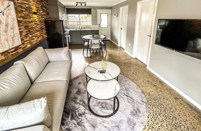 Stylish Geelong West Unit