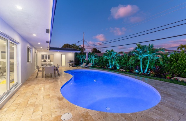 Stylish Getaway, Heated Pool, Short Drive to Beach