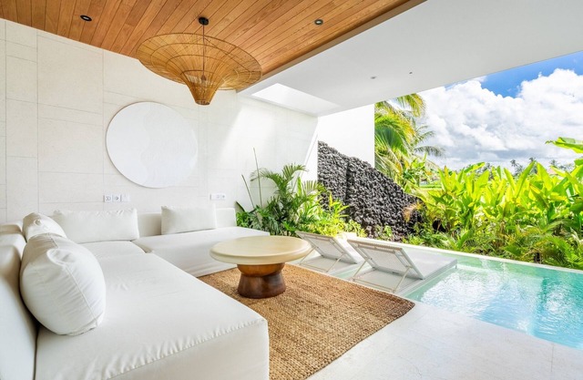 Stylish Green Flow Villa 22 in Ubud