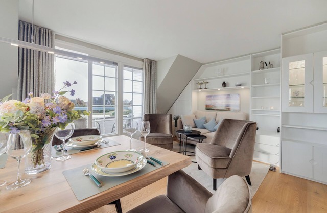 Stylish Holiday Apartment "Waterkant" in Munkmarsch with Side View of the Wadden