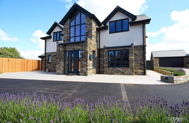 Stylish holiday home with hot tub