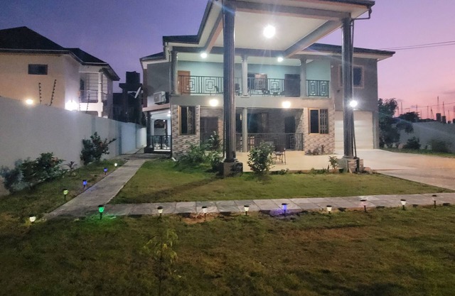 Stylish House with Generator - Tema