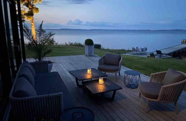Stylish lake view house