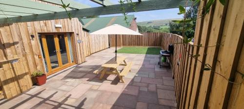 Stylish Lodge in the Peak District sleeps up to 9