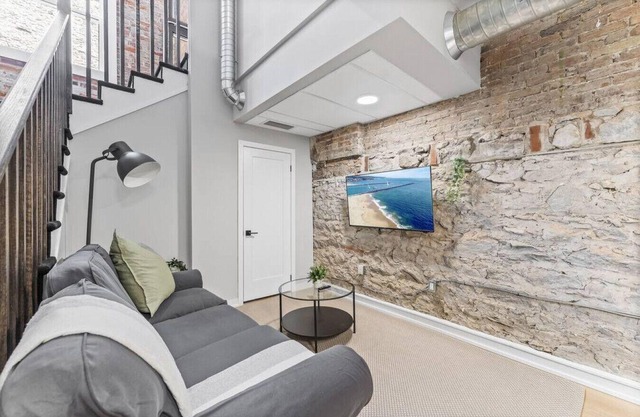 Stylish Loft Downtown w/Views + Near River/Trails