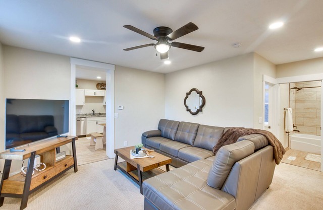 Stylish Logan Retreat w/Smart TV + Central A/C!