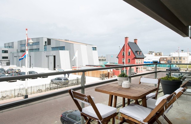 Stylish Marina Apartment