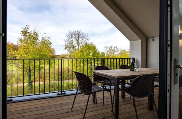Stylish Marina Loft w/Balcony