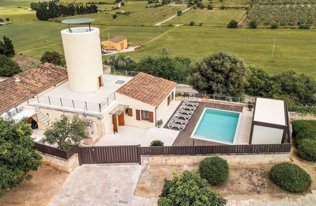 Stylish mill finca with pool & outdoor kitchen. Ideal for families & friends!
