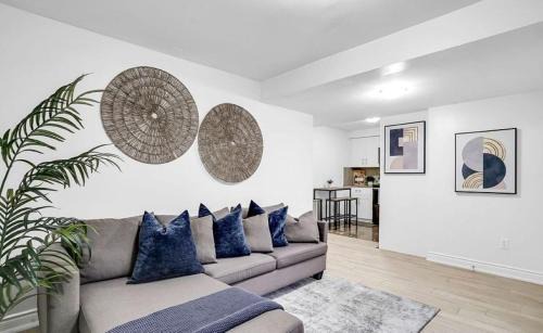 Stylish Modern 2-bedroom Basement Suite