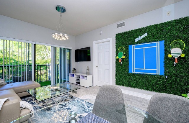 Stylish Modern Condo in Naples FL w/Tennis Court