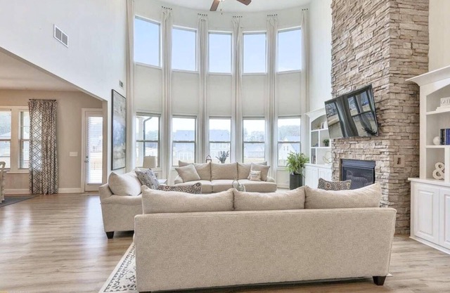 Stylish Modern Farmhouse- 4,000 sq ft New Dream Home!