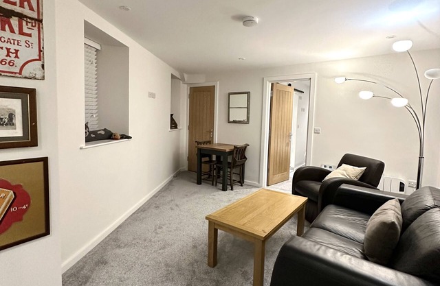 Stylish modern apartment in Midsomer Norton high st!