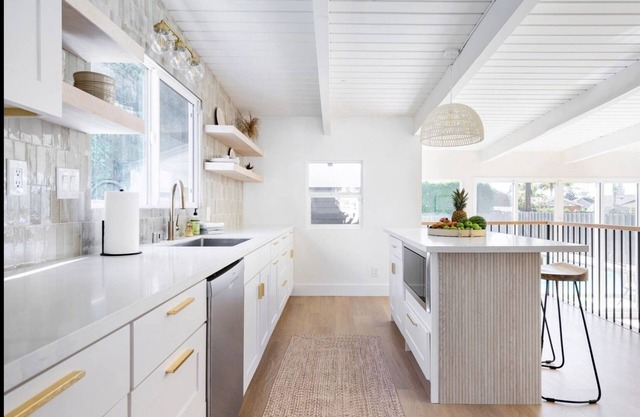 Stylish & Modern LA Family Retreat with Heated Pool Near LAX ✿ Dog Friendly!