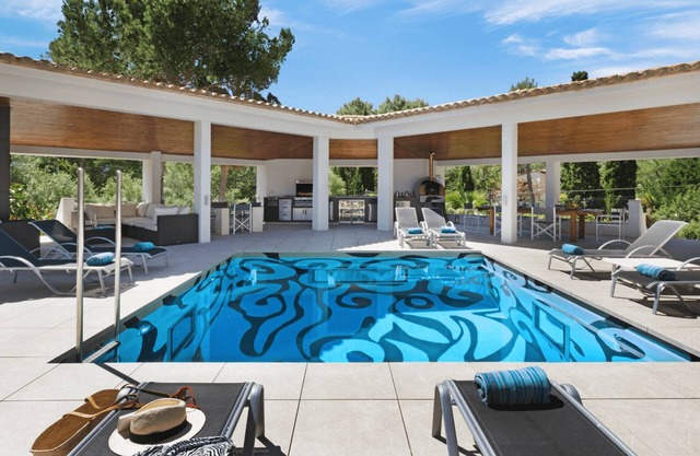 Stylish, modern villa in exclusive private estate with pool & jacuzzi. Sleeps 8